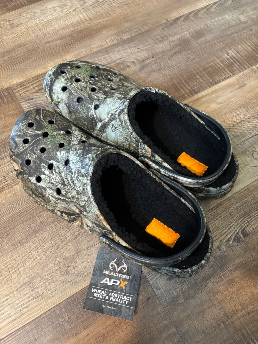 CROCS Mens Camo Slip-On Clogs with Black Fleece Lining and Orange Insole Tabs - Picture 6 of 7